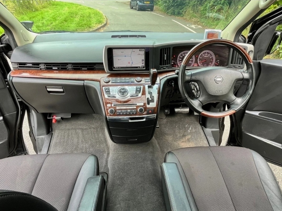 NISSAN ELGRAND Highway Star 3.5 V6 Auto 8 Seater 4X4