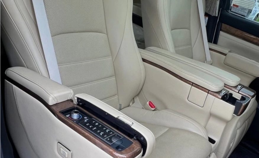 TOYOTA ALPHARD Executive Lounge 2.5 Auto Hybrid Sunroof