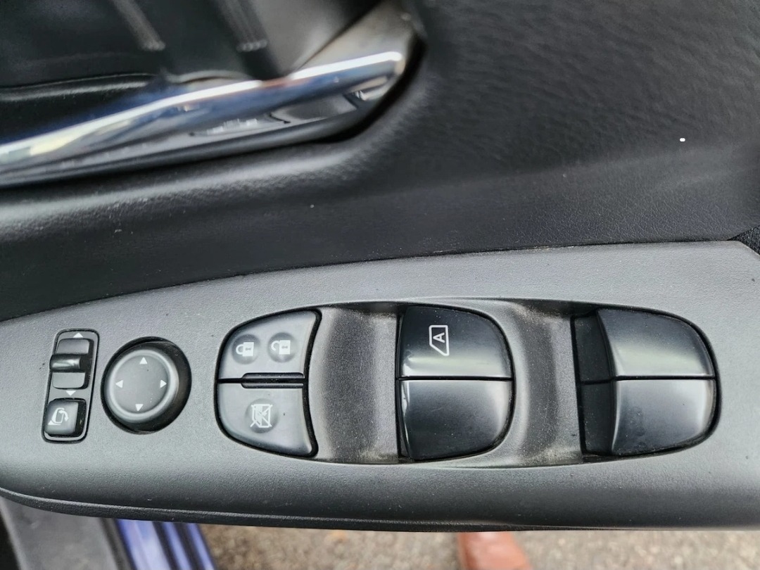 NISSAN SERENA New Shape 2.0L Auto S-Hybrid 8 Seater MPV