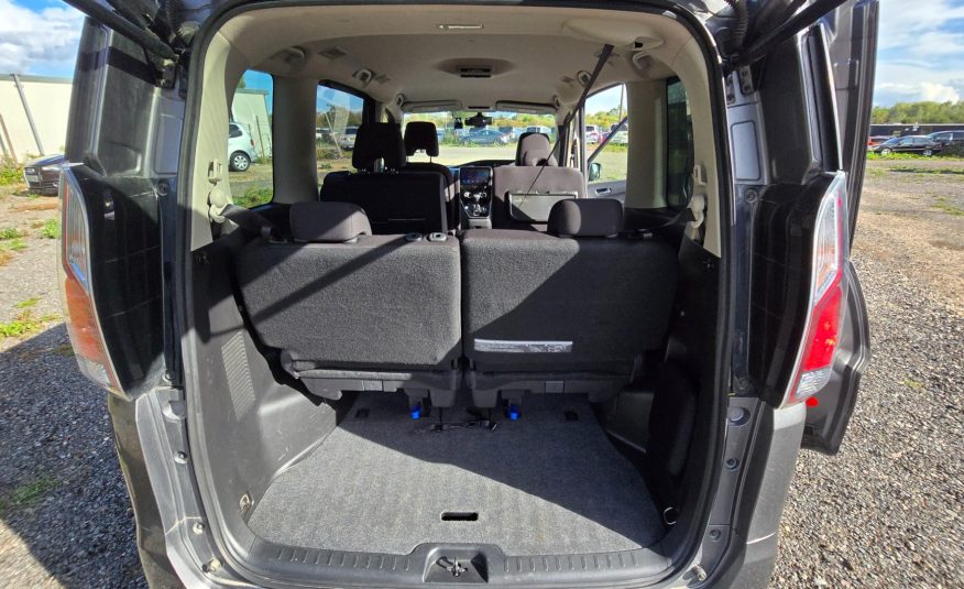 NISSAN SERENA HighwayStar 2.0h Auto 8 Seater S-Hybrid MPV Ulez Compliant