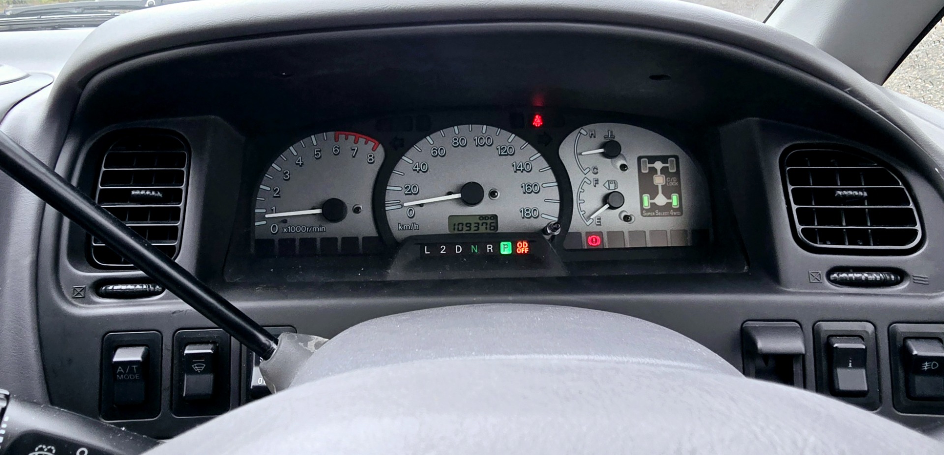 MITSUBISHI DELICA L400 Spacegear Chamonix3.0 Auto V6 4X4 7 Seater twin Sunroof 68k Miles Only