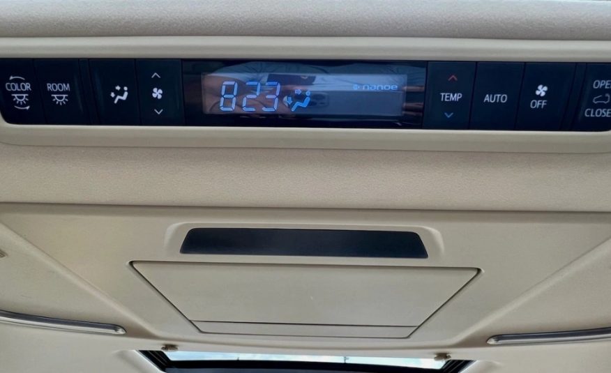 TOYOTA ALPHARD Executive Lounge 2.5 Auto Hybrid Sunroof