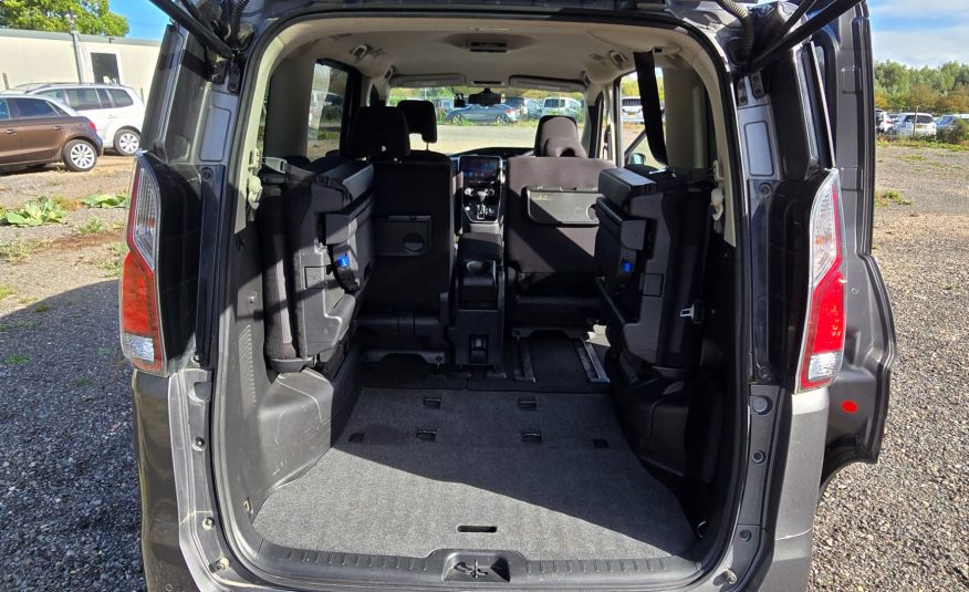 NISSAN SERENA HighwayStar 2.0h Auto 8 Seater S-Hybrid MPV Ulez Compliant