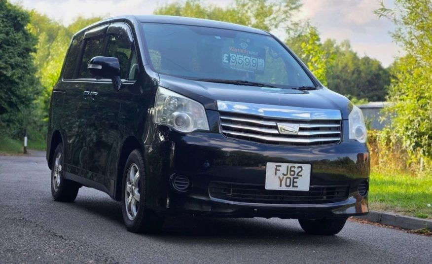 TOYOTA NOAH Fresh Import 2.0 Auto 7 Seater