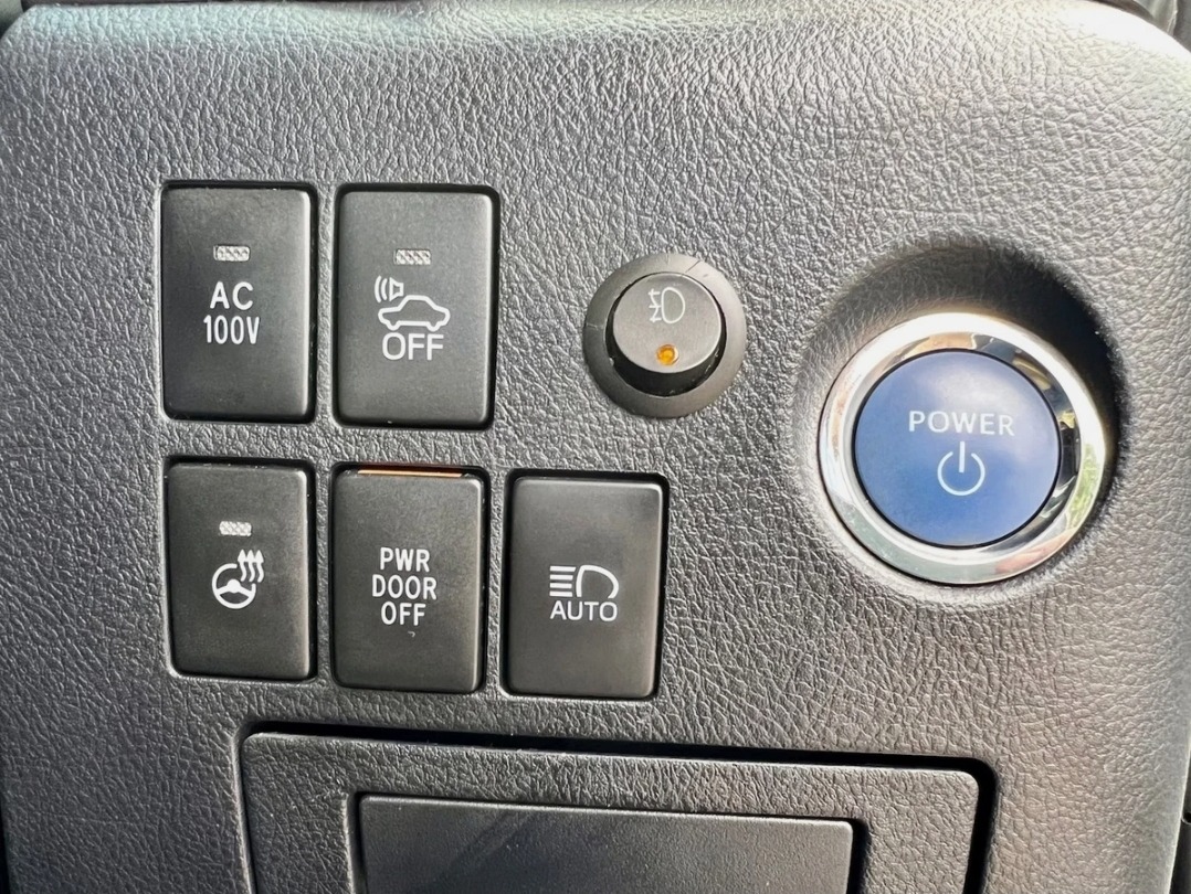 TOYOTA ALPHARD Executive Lounge 2.5 Auto Hybrid Sunroof