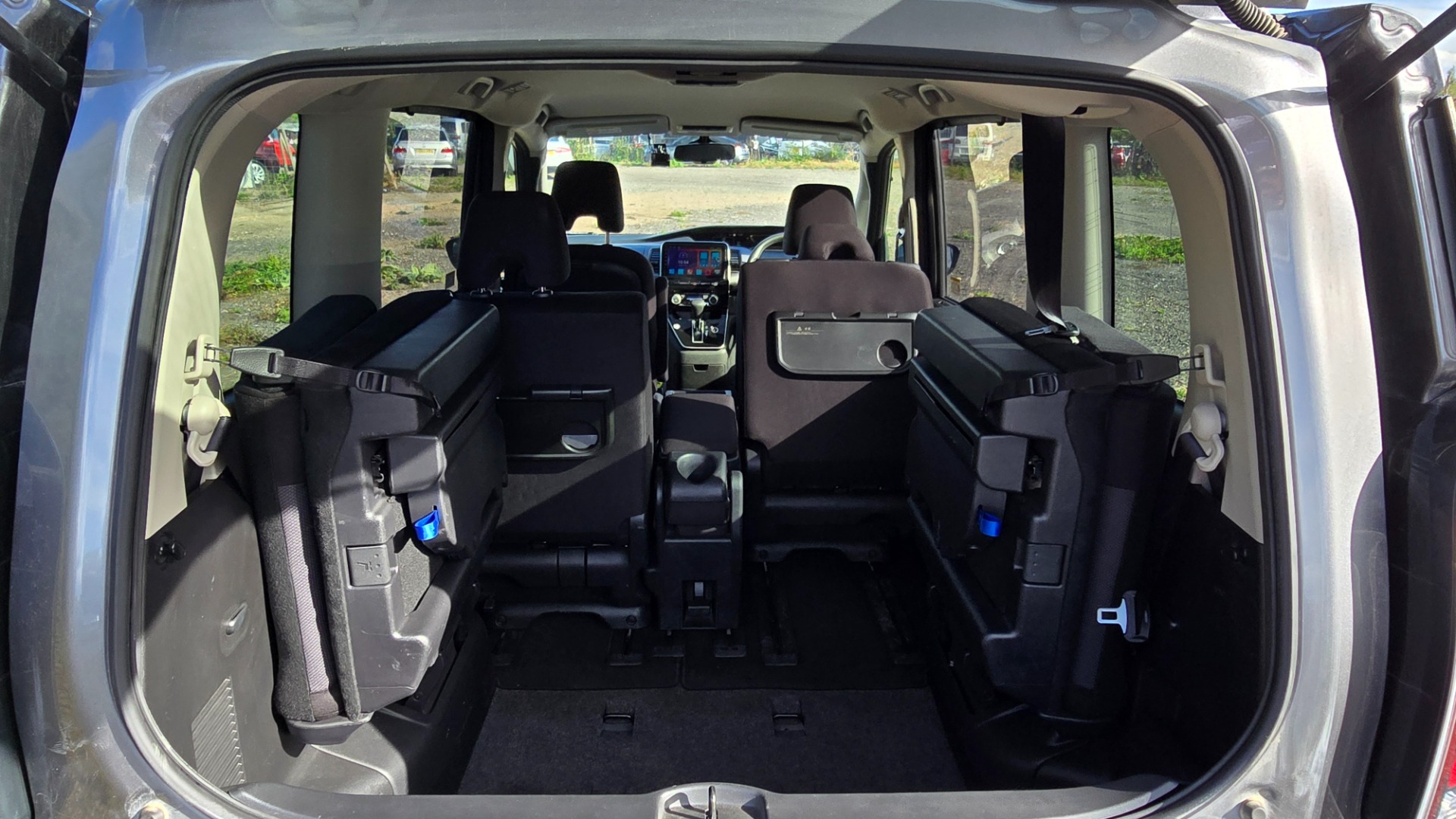 NISSAN SERENA HighwayStar 2.0h Auto 8 Seater S-Hybrid MPV Ulez Compliant