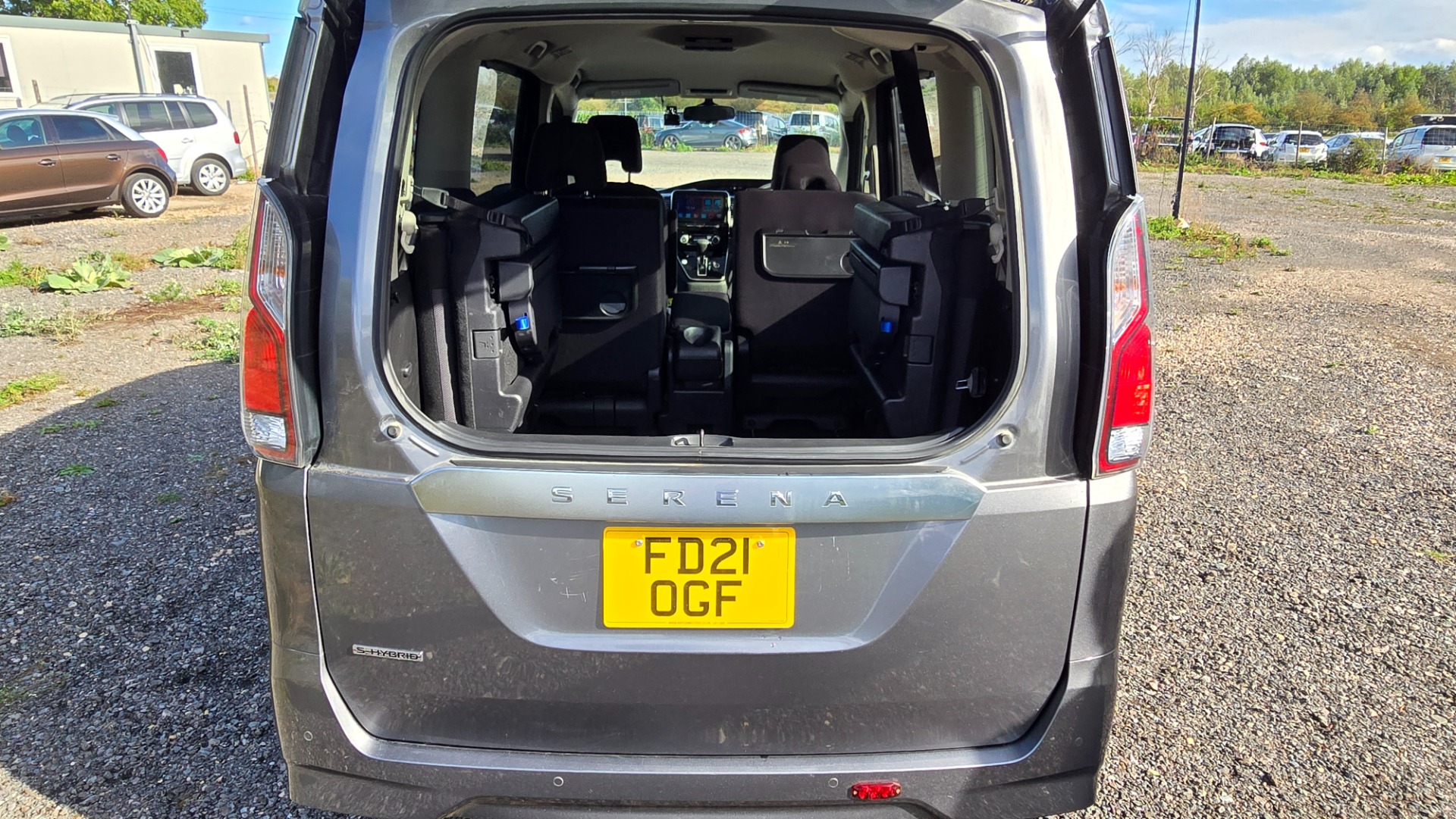 NISSAN SERENA HighwayStar 2.0h Auto 8 Seater S-Hybrid MPV Ulez Compliant