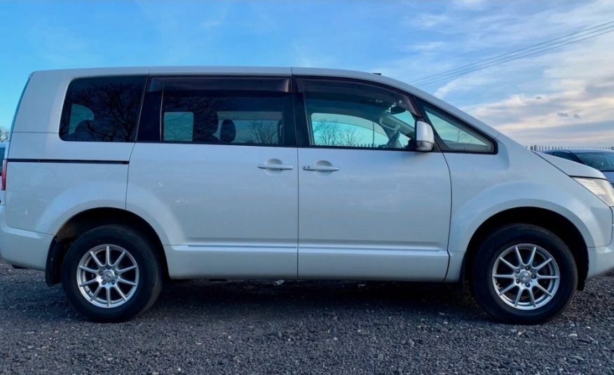 MITSUBISHI DELICA D5 2.4 Auto 8 Seater MPV 4X4