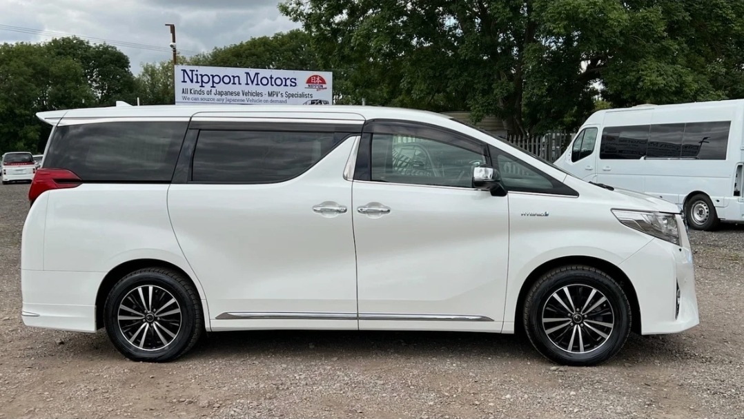 TOYOTA ALPHARD Executive Lounge 2.5 Auto Hybrid Sunroof