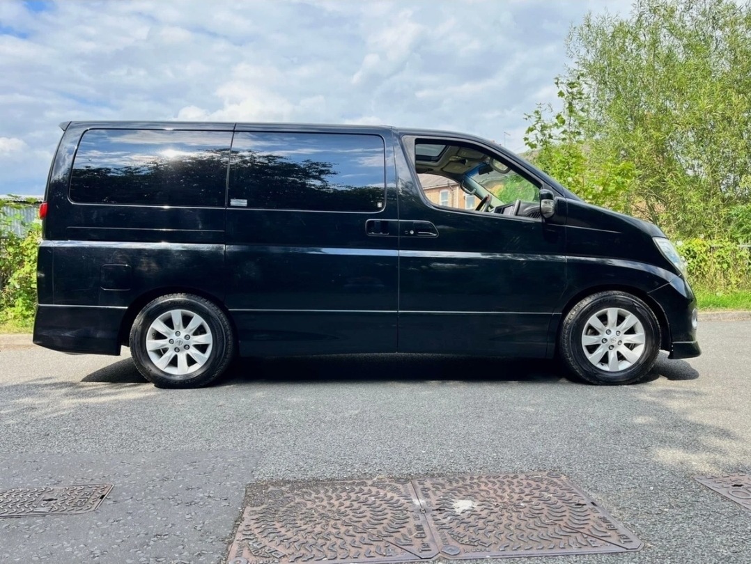 NISSAN ELGRAND Highway Star 3.5 V6 Auto 8 Seater 4X4