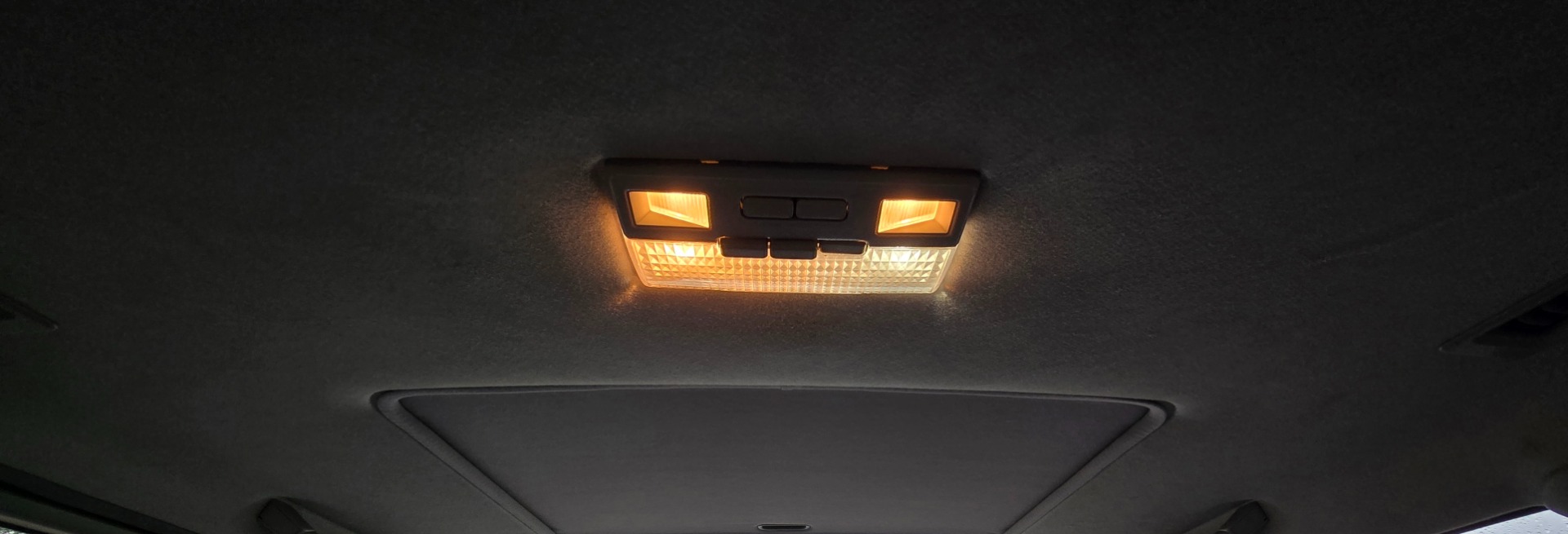 MITSUBISHI DELICA L400 Spacegear Chamonix3.0 Auto V6 4X4 7 Seater twin Sunroof 68k Miles Only