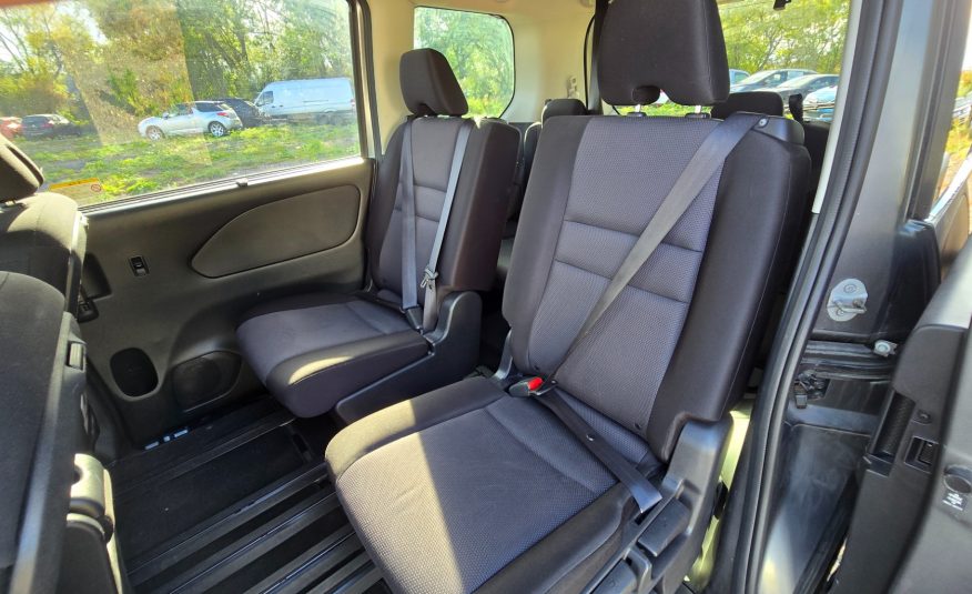 NISSAN SERENA HighwayStar 2.0h Auto 8 Seater S-Hybrid MPV Ulez Compliant
