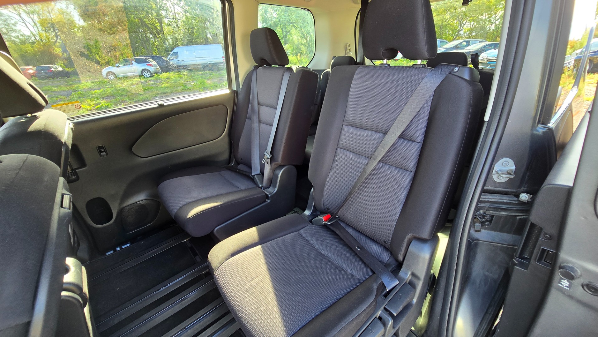 NISSAN SERENA HighwayStar 2.0h Auto 8 Seater S-Hybrid MPV Ulez Compliant