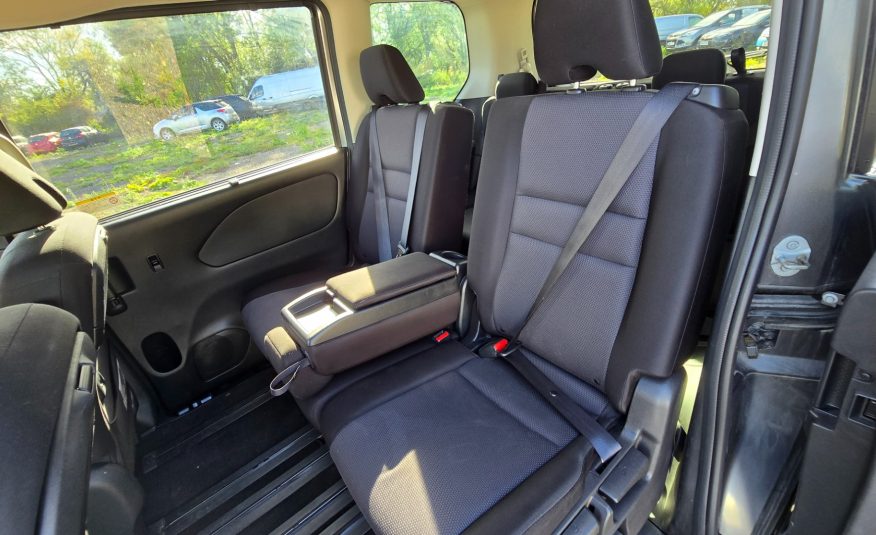 NISSAN SERENA HighwayStar 2.0h Auto 8 Seater S-Hybrid MPV Ulez Compliant