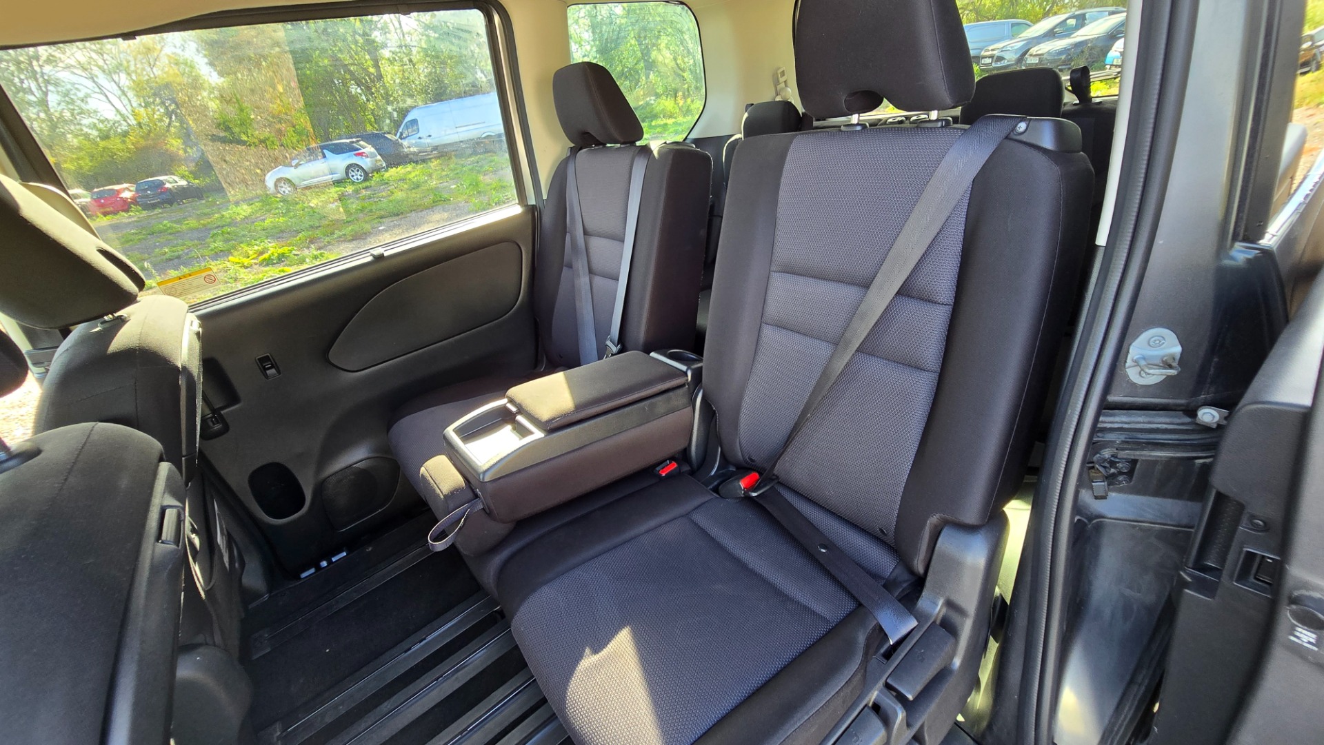 NISSAN SERENA HighwayStar 2.0h Auto 8 Seater S-Hybrid MPV Ulez Compliant