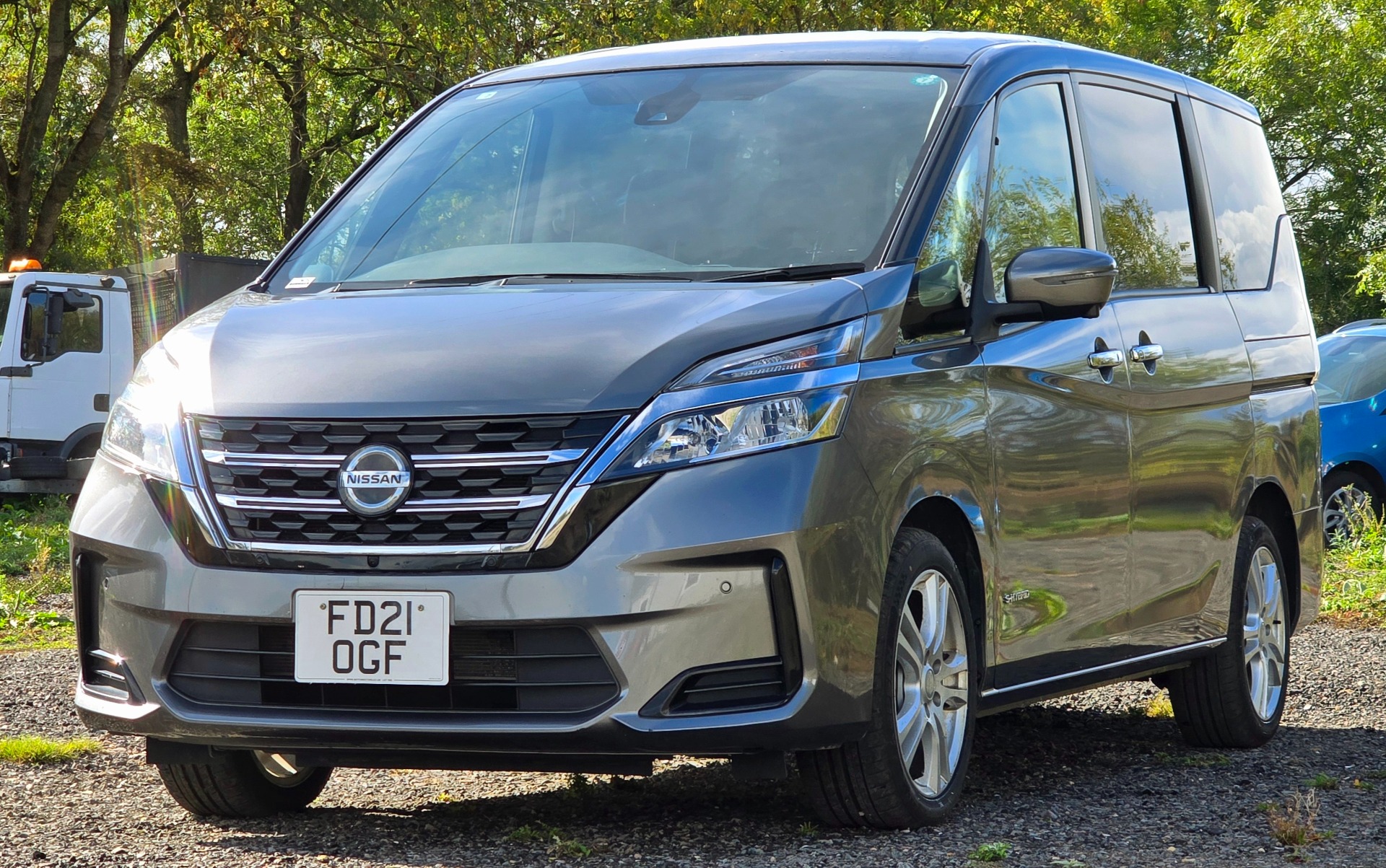 NISSAN SERENA HighwayStar 2.0h Auto 8 Seater S-Hybrid MPV Ulez Compliant