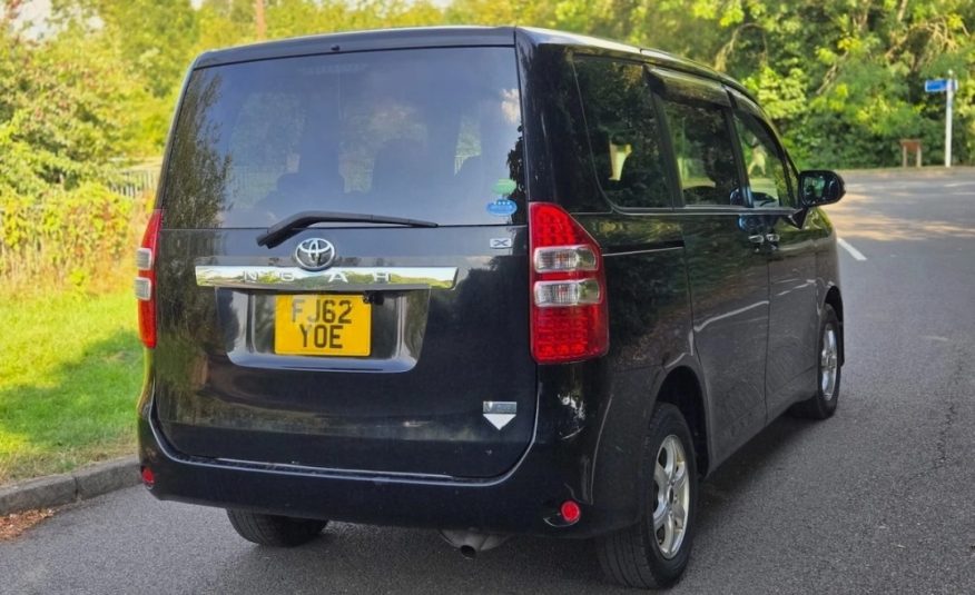 TOYOTA NOAH Fresh Import 2.0 Auto 7 Seater