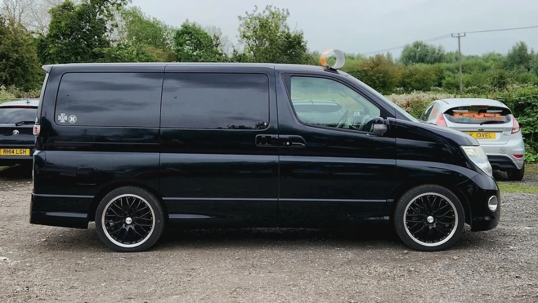 NISSAN ELGRAND HighwayStar ME51 2.5 V6 Auto 8 Seater