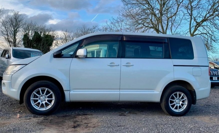 MITSUBISHI DELICA D5 2.4 Auto 8 Seater MPV 4X4