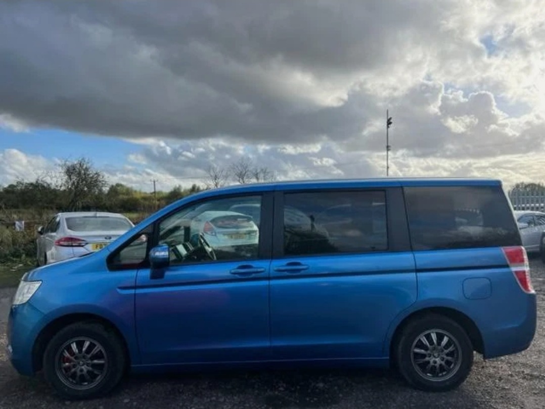 HONDA STEPWAGON 2.0 Auto MPV Dual Powerslide Doors 8 Seats