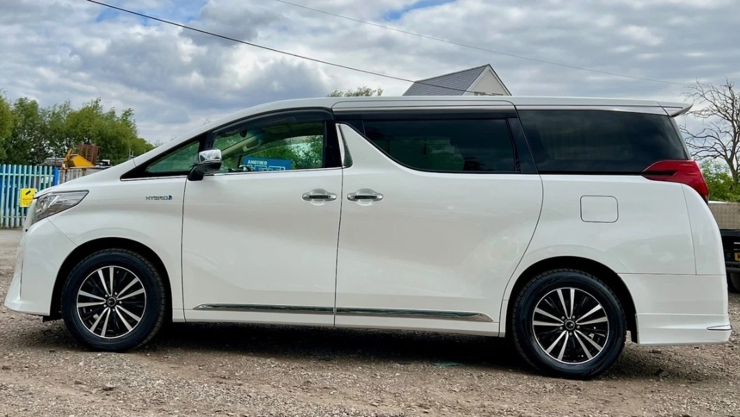 TOYOTA ALPHARD Executive Lounge 2.5 Auto Hybrid Sunroof