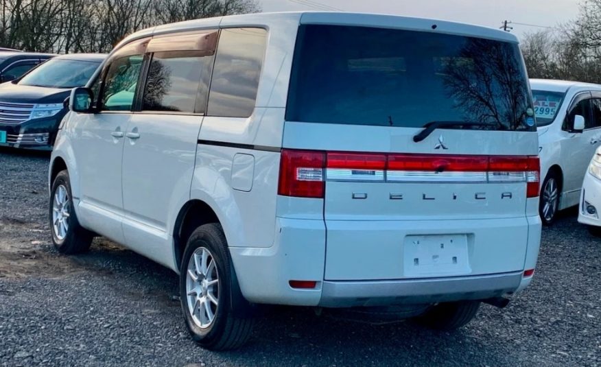 MITSUBISHI DELICA D5 2.4 Auto 8 Seater MPV 4X4