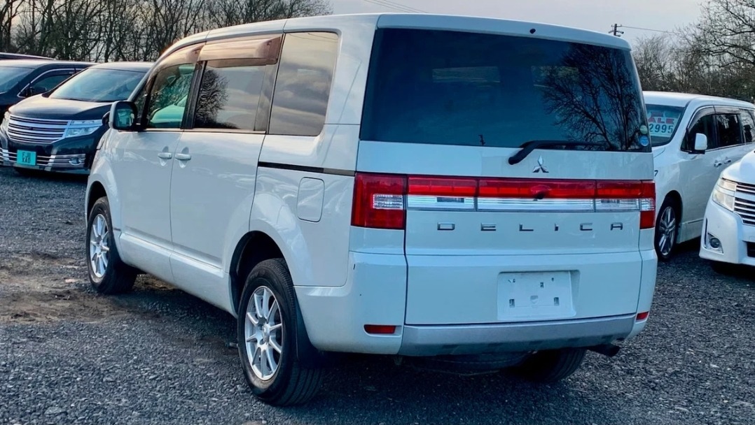 MITSUBISHI DELICA D5 2.4 Auto 8 Seater MPV 4X4