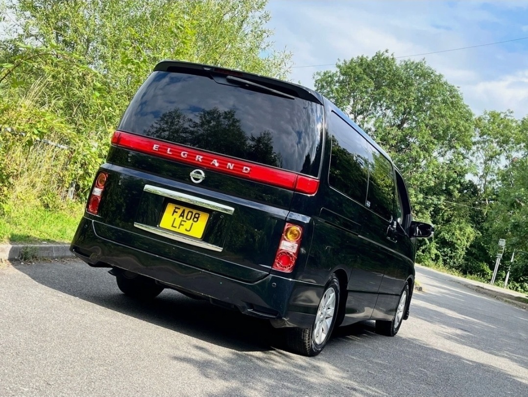 NISSAN ELGRAND Highway Star 3.5 V6 Auto 8 Seater 4X4