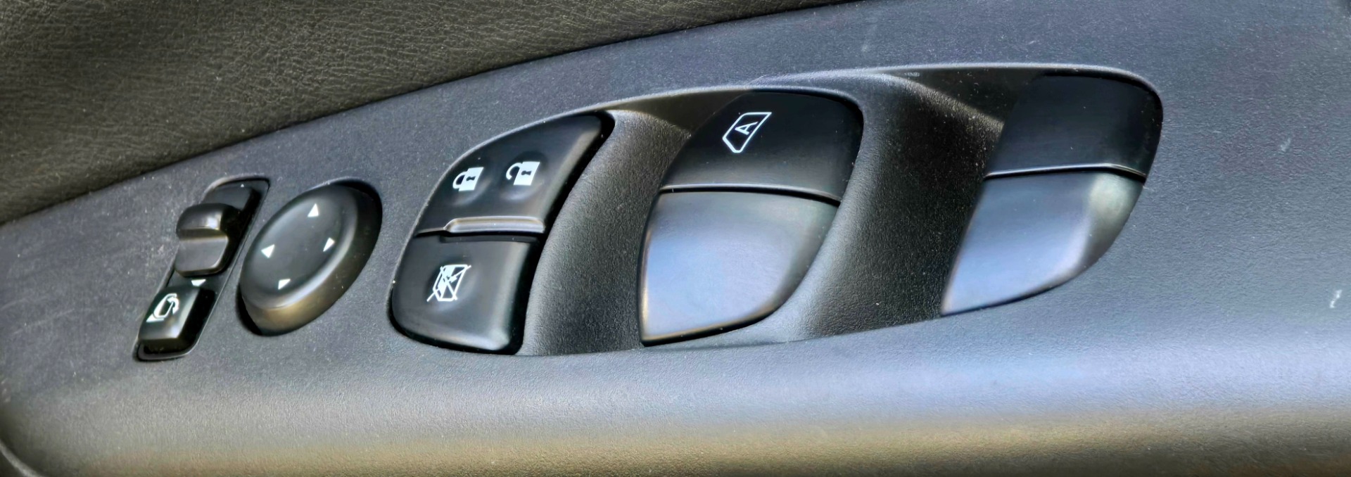 NISSAN SERENA HighwayStar 2.0h Auto 8 Seater S-Hybrid MPV Ulez Compliant