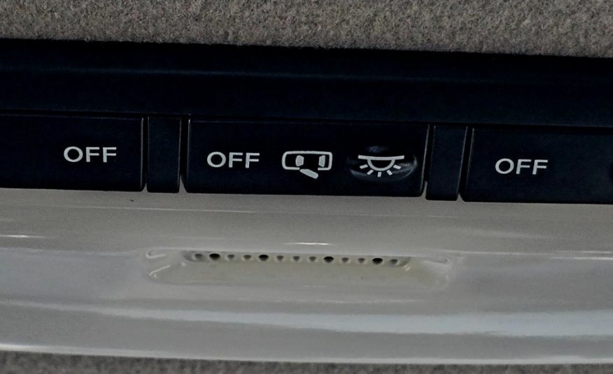 NISSAN SERENA HighwayStar 2.0h Auto 8 Seater S-Hybrid MPV Ulez Compliant