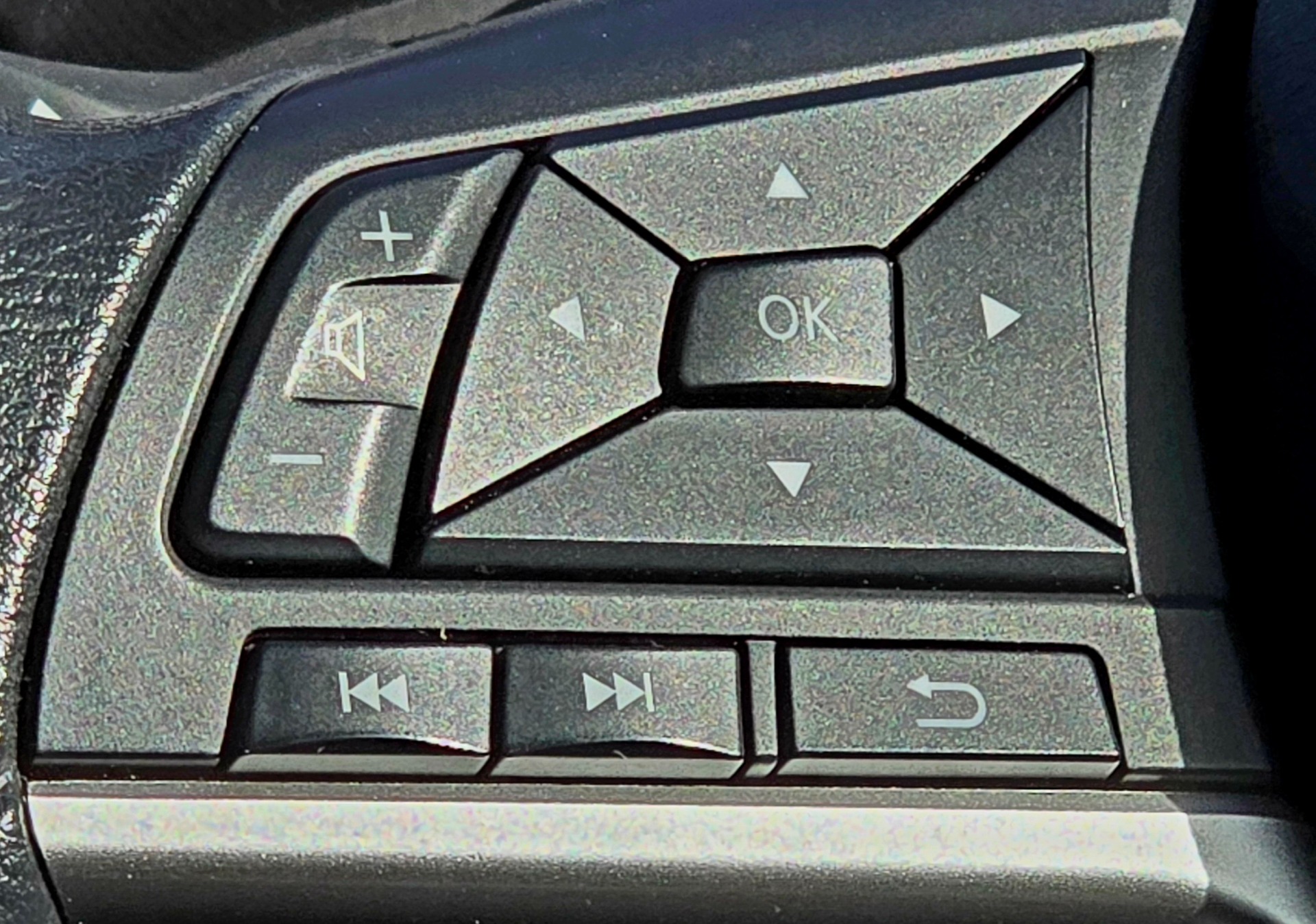 NISSAN SERENA HighwayStar 2.0h Auto 8 Seater S-Hybrid MPV Ulez Compliant