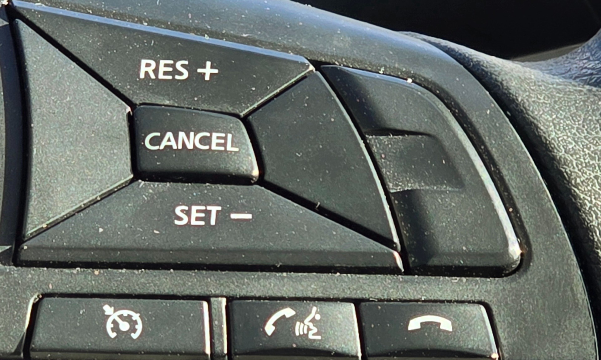 NISSAN SERENA HighwayStar 2.0h Auto 8 Seater S-Hybrid MPV Ulez Compliant