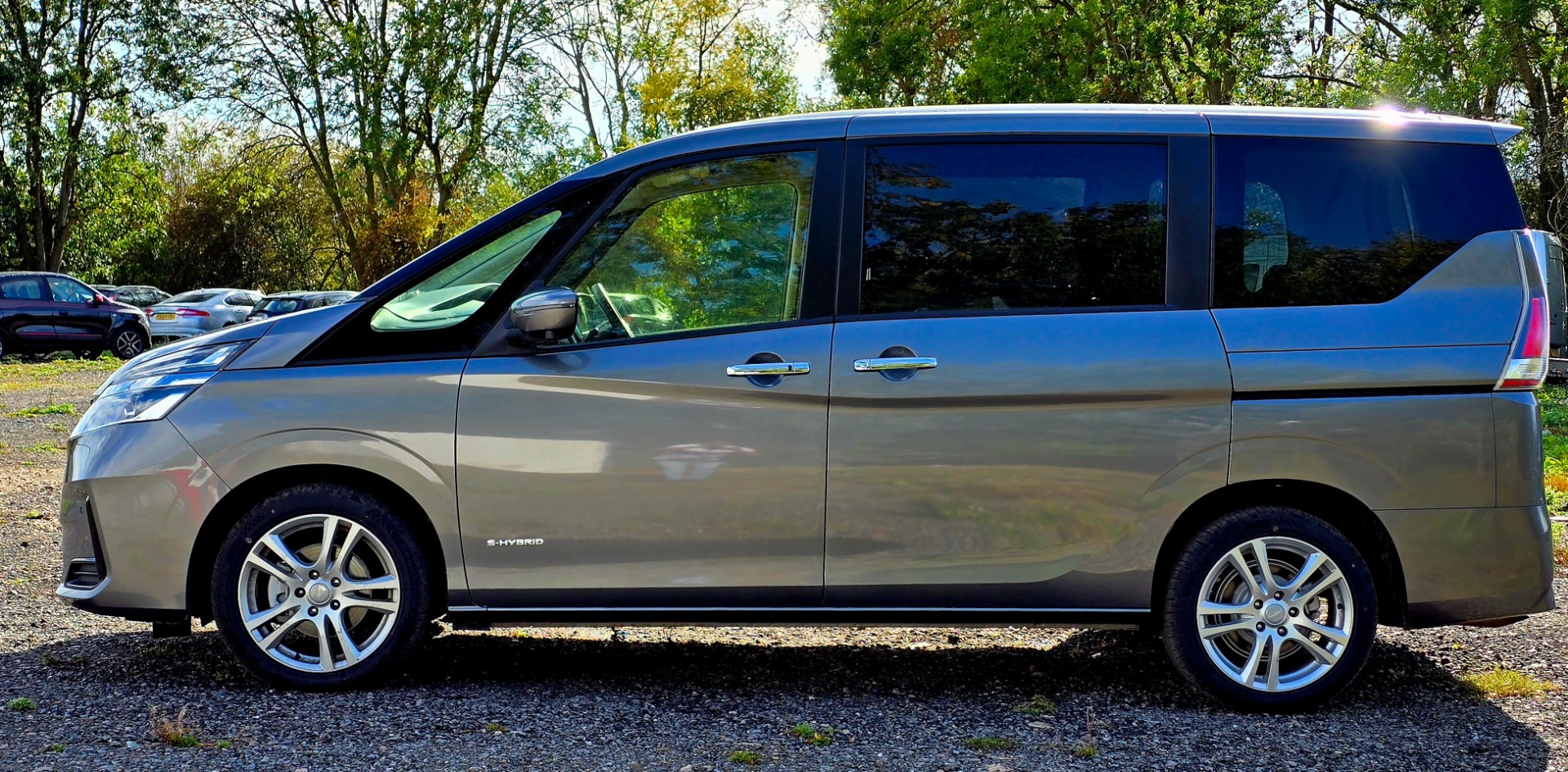 NISSAN SERENA HighwayStar 2.0h Auto 8 Seater S-Hybrid MPV Ulez Compliant