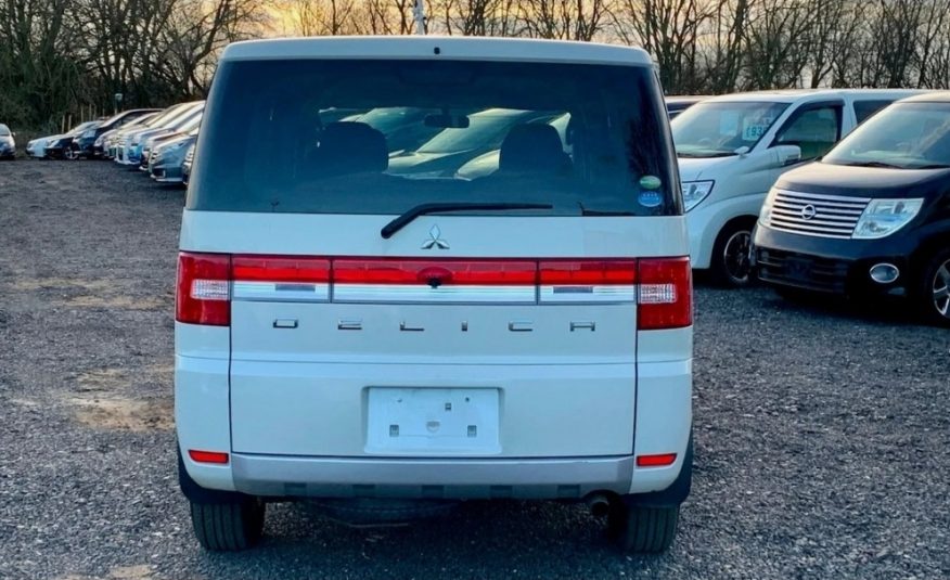 MITSUBISHI DELICA D5 2.4 Auto 8 Seater MPV 4X4