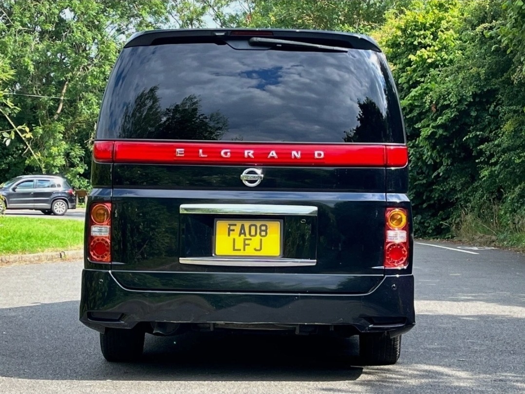 NISSAN ELGRAND Highway Star 3.5 V6 Auto 8 Seater 4X4