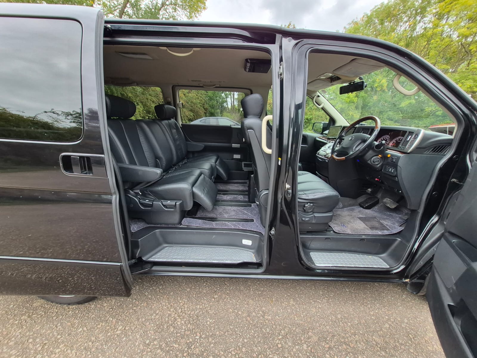 NISSAN ELGRAND Highway Star 2.5 V6 Auto 8 Seater MPV 57k Miles only Ulez Compliant