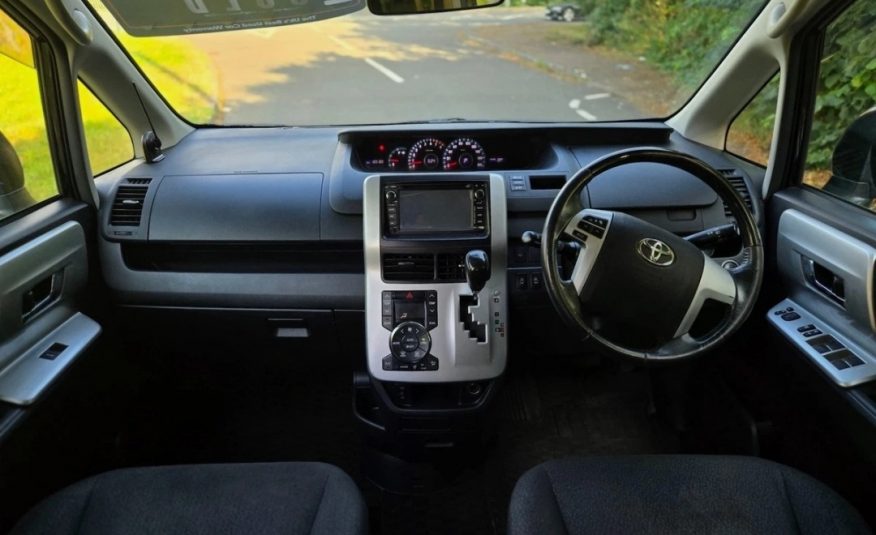TOYOTA NOAH Fresh Import 2.0 Auto 7 Seater