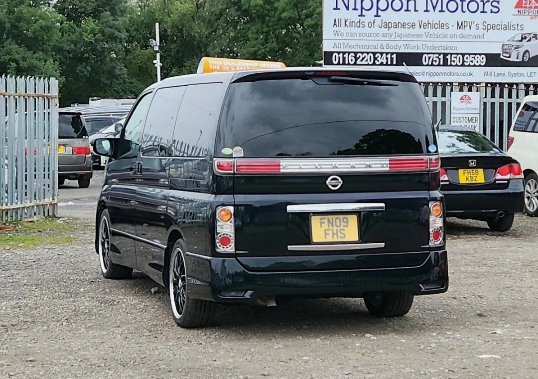NISSAN ELGRAND HighwayStar ME51 2.5 V6 Auto 8 Seater