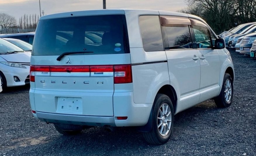 MITSUBISHI DELICA D5 2.4 Auto 8 Seater MPV 4X4