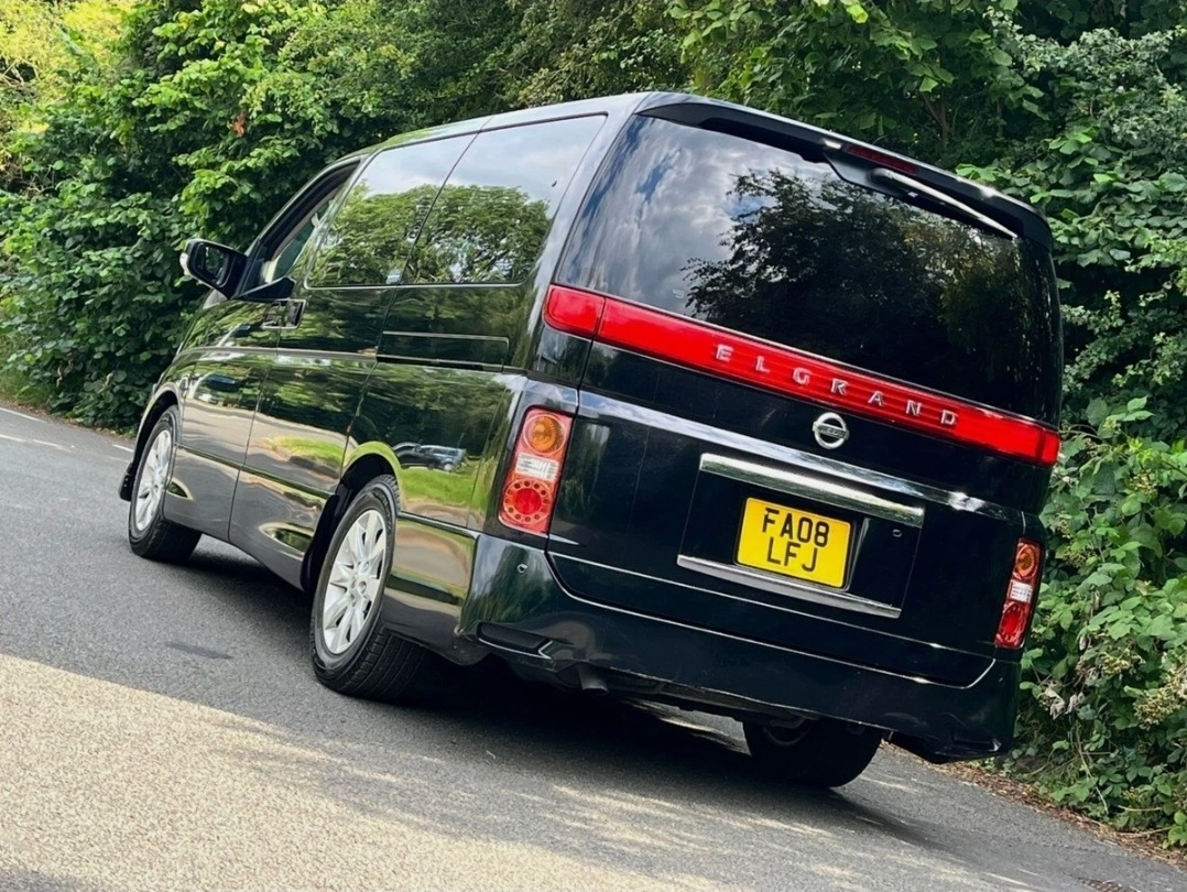 NISSAN ELGRAND Highway Star 3.5 V6 Auto 8 Seater 4X4