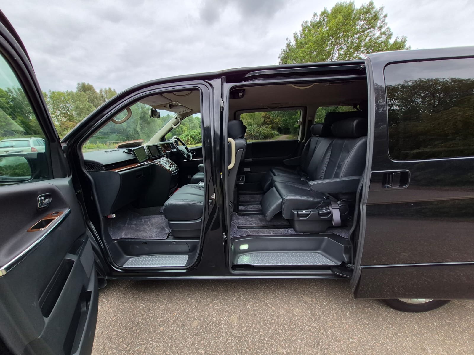 NISSAN ELGRAND Highway Star 2.5 V6 Auto 8 Seater MPV 57k Miles only Ulez Compliant