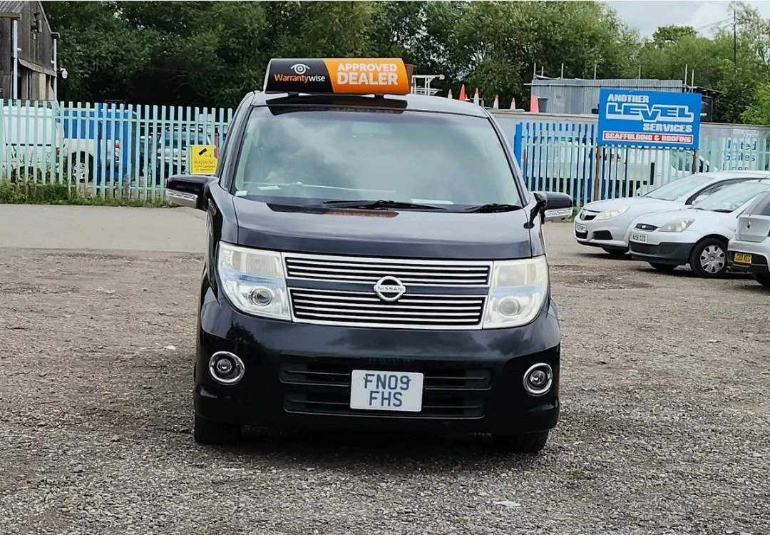 NISSAN ELGRAND HighwayStar ME51 2.5 V6 Auto 8 Seater