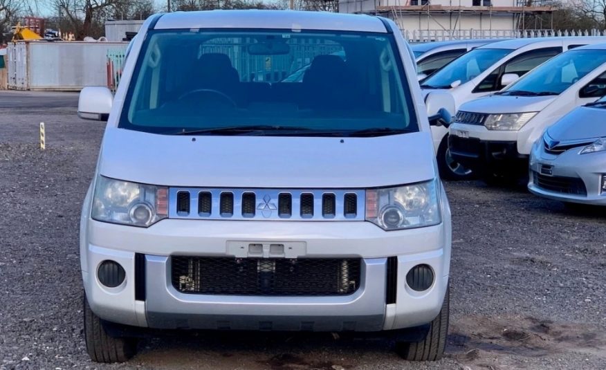 MITSUBISHI DELICA D5 2.4 Auto 8 Seater MPV 4X4