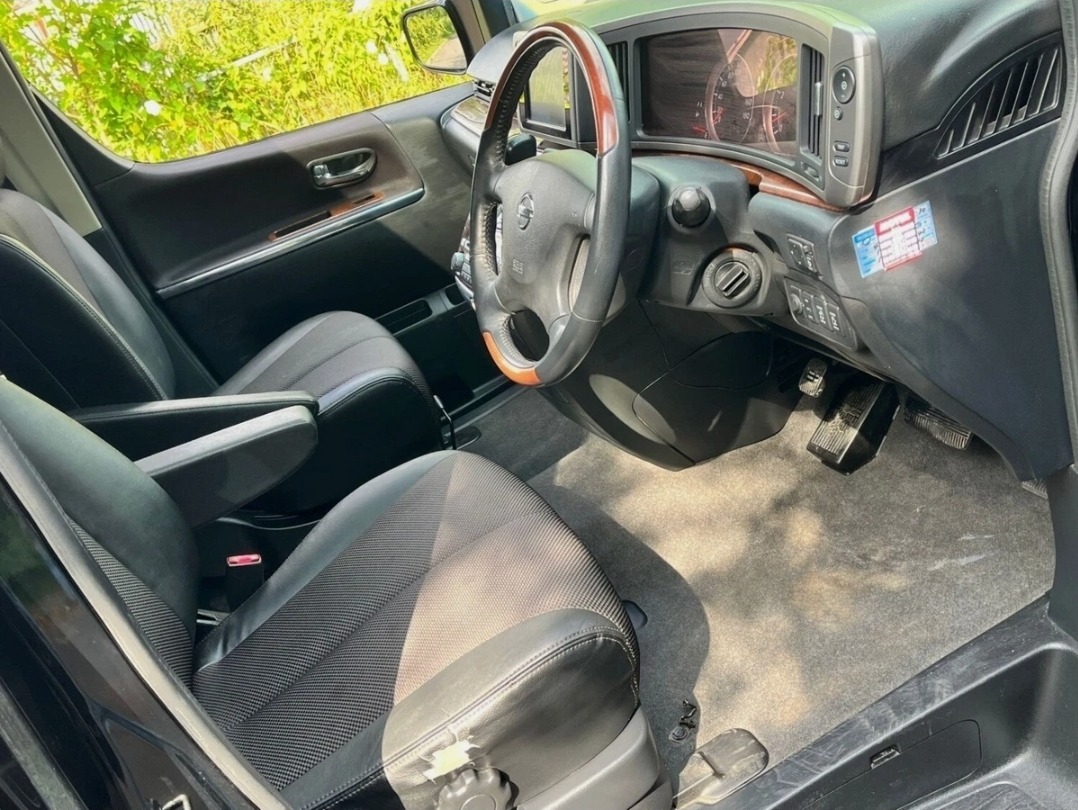 NISSAN ELGRAND Highway Star 3.5 V6 Auto 8 Seater 4X4