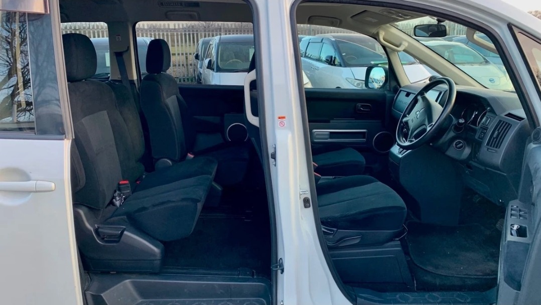 MITSUBISHI DELICA D5 2.4 Auto 8 Seater MPV 4X4