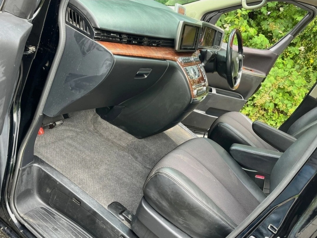 NISSAN ELGRAND Highway Star 3.5 V6 Auto 8 Seater 4X4