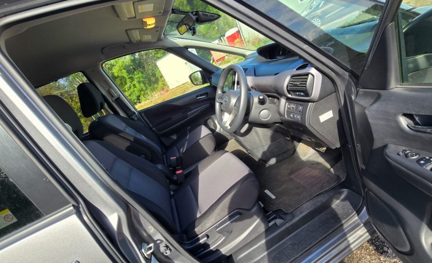 NISSAN SERENA HighwayStar 2.0h Auto 8 Seater S-Hybrid MPV Ulez Compliant