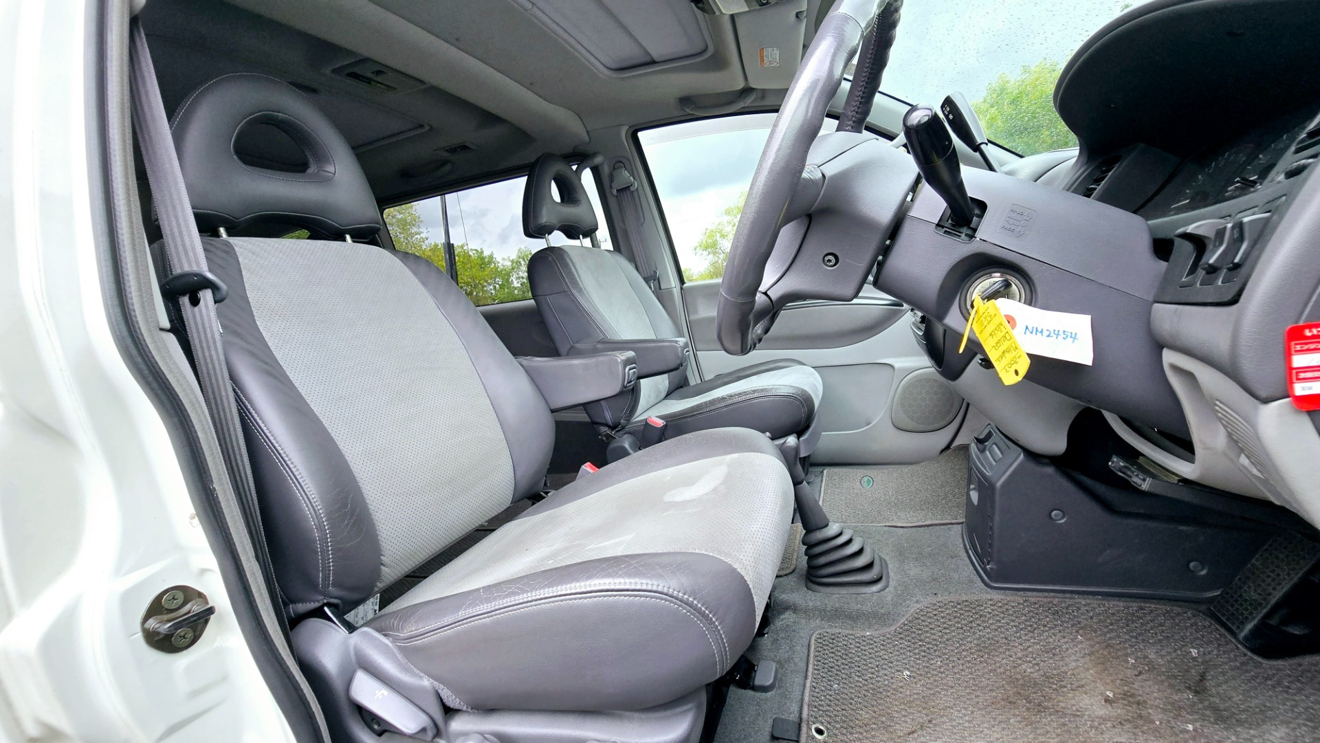 MITSUBISHI DELICA L400 Spacegear Chamonix3.0 Auto V6 4X4 7 Seater twin Sunroof 68k Miles Only