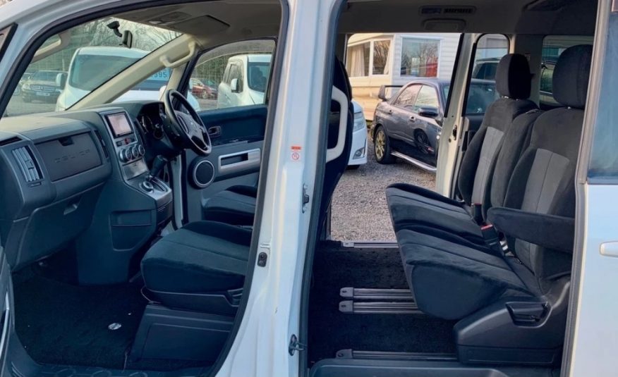 MITSUBISHI DELICA D5 2.4 Auto 8 Seater MPV 4X4