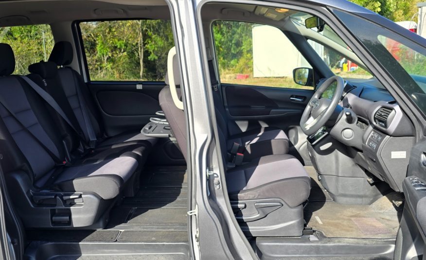 NISSAN SERENA HighwayStar 2.0h Auto 8 Seater S-Hybrid MPV Ulez Compliant